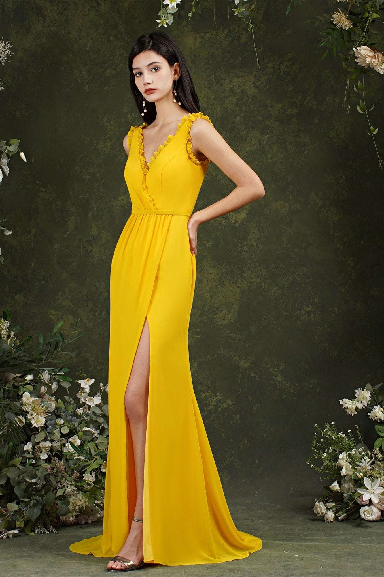 Vestido de fiesta largo hasta el suelo con abertura frontal, sin mangas y escote en V profundo