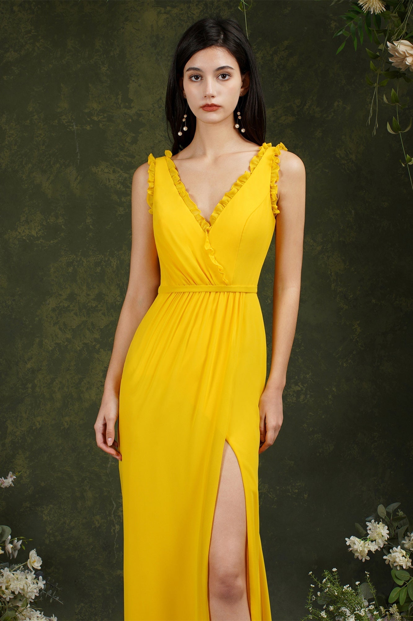 Vestido de fiesta largo hasta el suelo con abertura frontal, sin mangas y escote en V profundo
