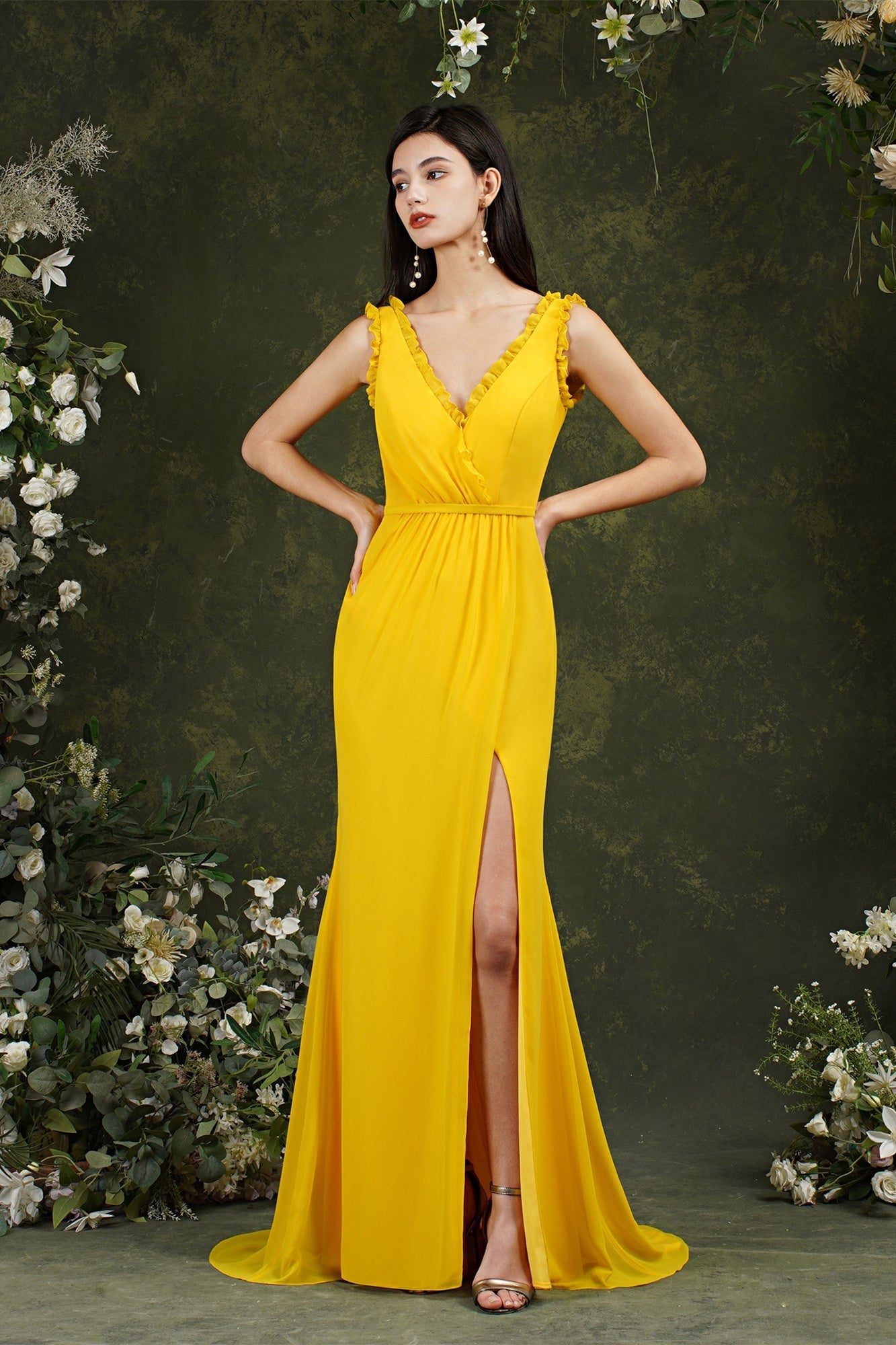 Vestido de fiesta largo hasta el suelo con abertura frontal, sin mangas y escote en V profundo