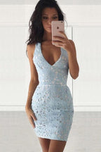 Vestido de fiesta corto de encaje azul claro, sin mangas y con escote en V profundo PD294