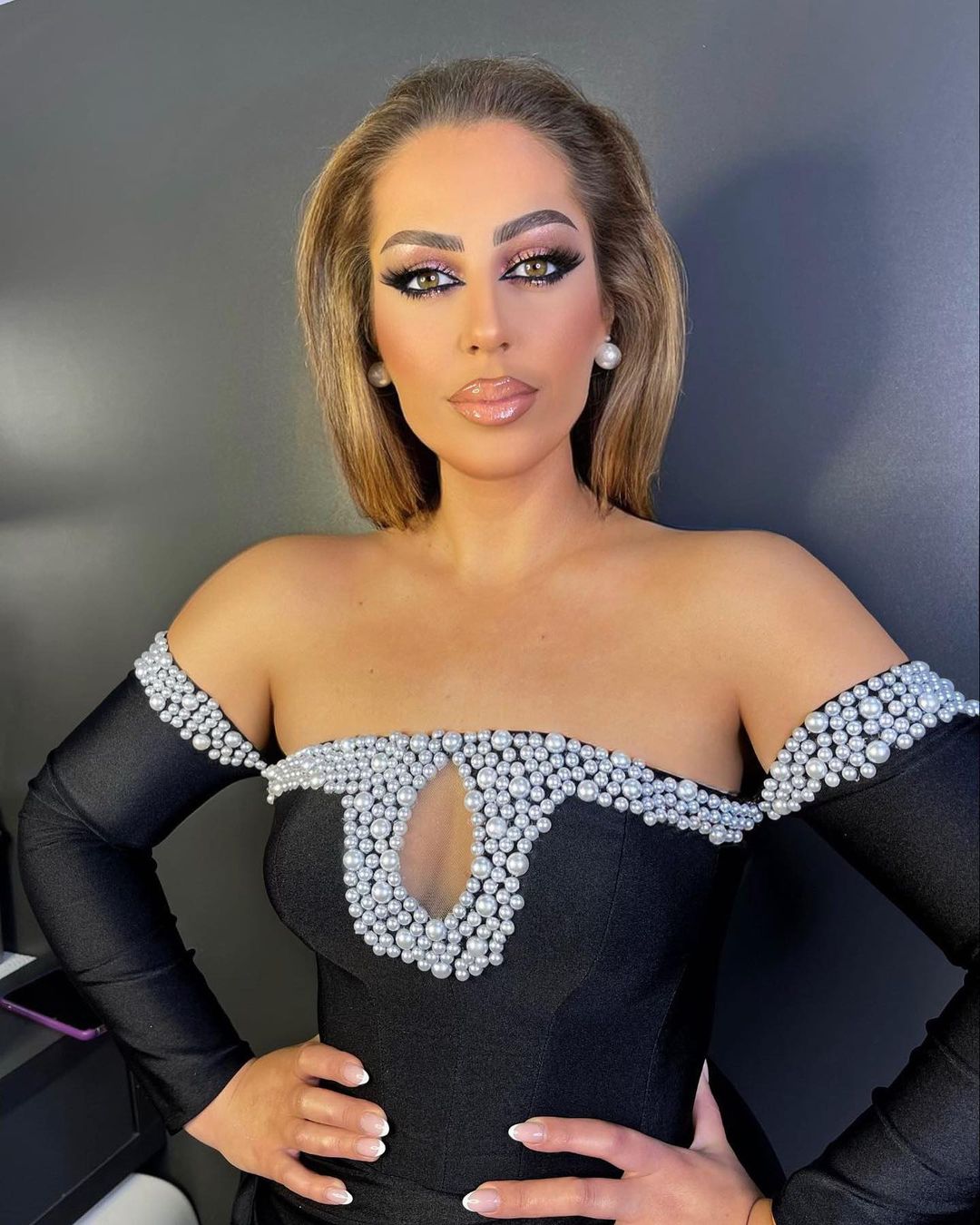 Vestido de fiesta de satén estilo sirena, de lujo, negro, largo hasta el suelo, con mangas largas y cuentas