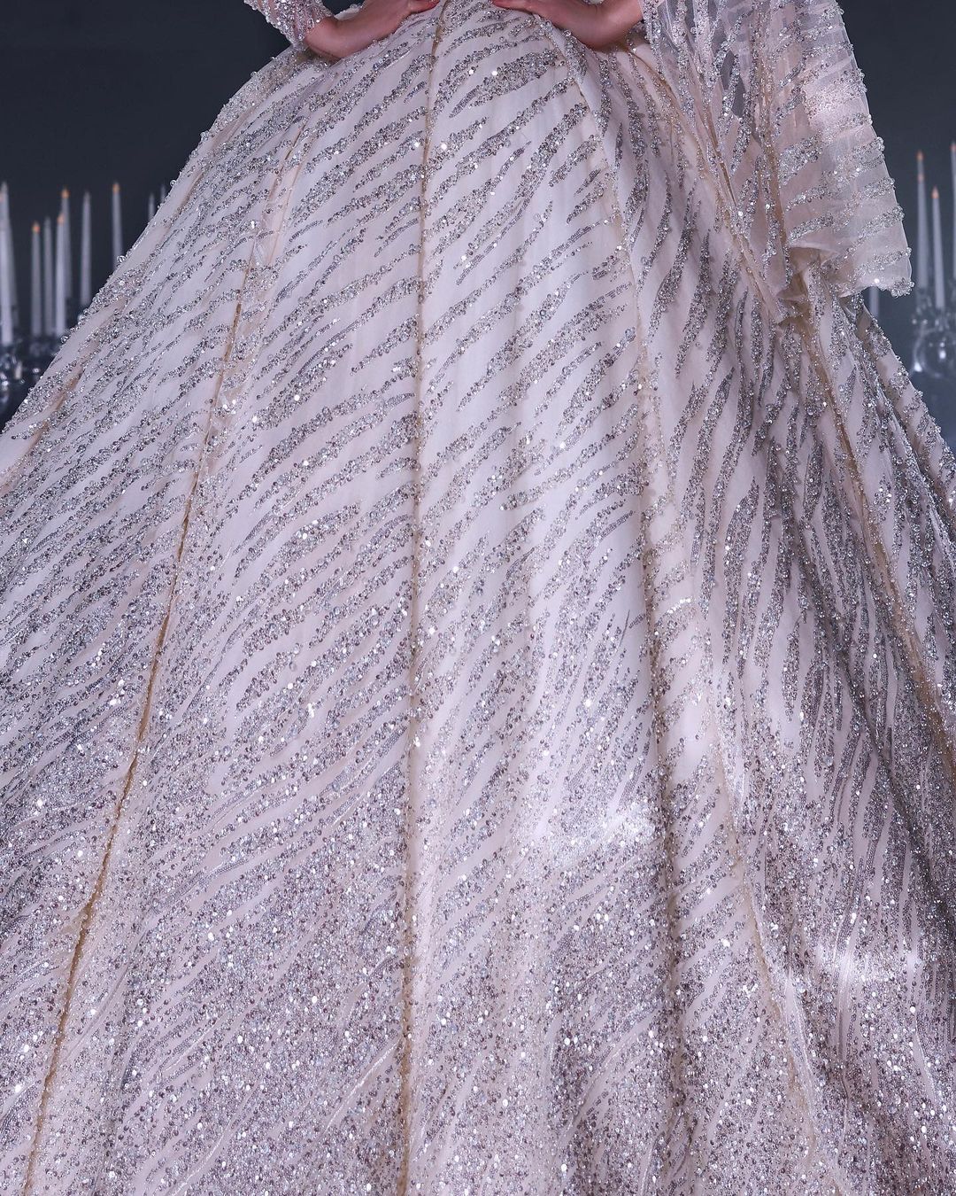 Vestido de novia de lujo de corte A, largo hasta el suelo, con un solo hombro, lentejuelas y volantes