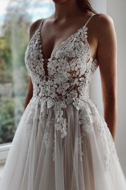 Vestidos de novia de diseñador con escote en V, apliques de línea A y encaje