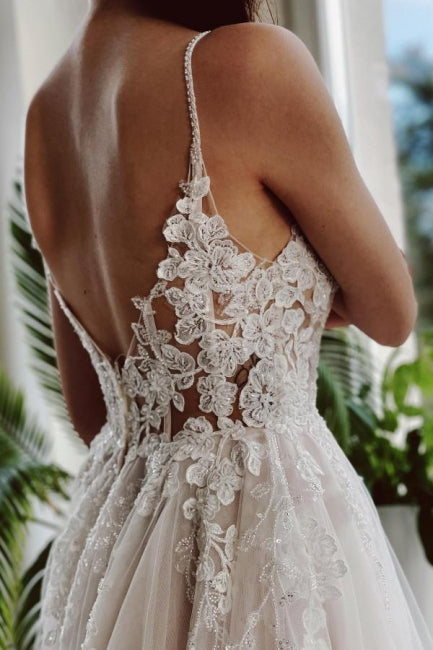 Vestidos de novia de diseñador con escote en V, apliques de línea A y encaje