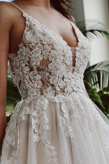 Vestidos de novia de diseñador con escote en V, apliques de línea A y encaje