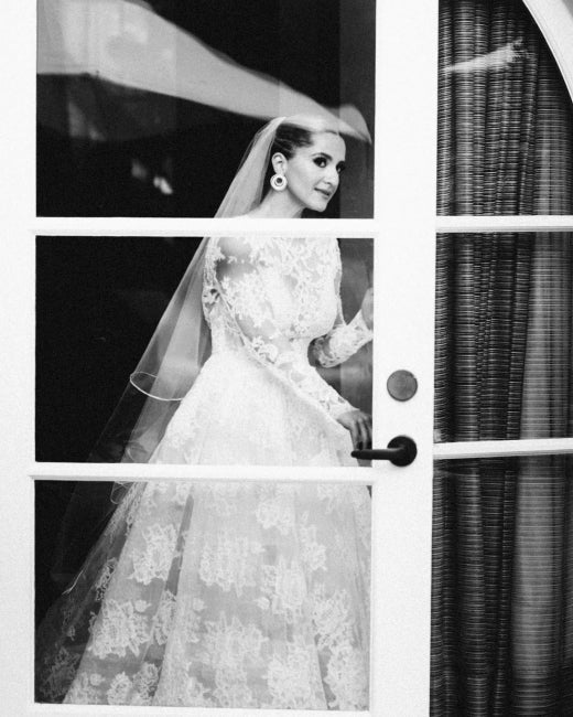 Vestidos de novia de diseñador con corte A, mangas largas, espalda descubierta y encaje
