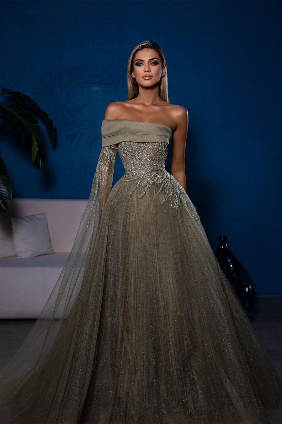 Vestido de fiesta de diseñador con lentejuelas, mangas largas, hombros descubiertos y corte A