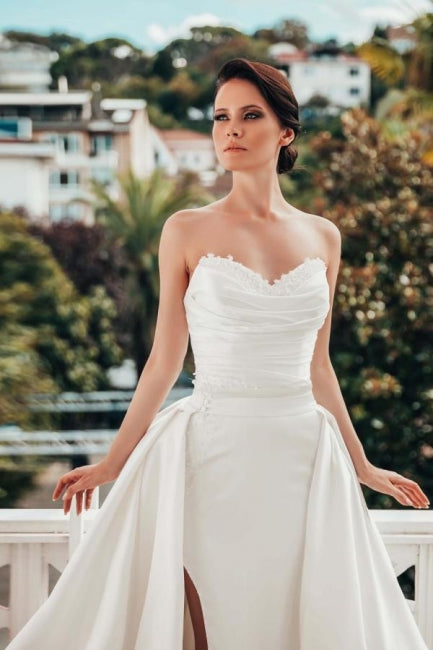Designer A-line Satin Sleeveless Wedding Dresses With Lace
