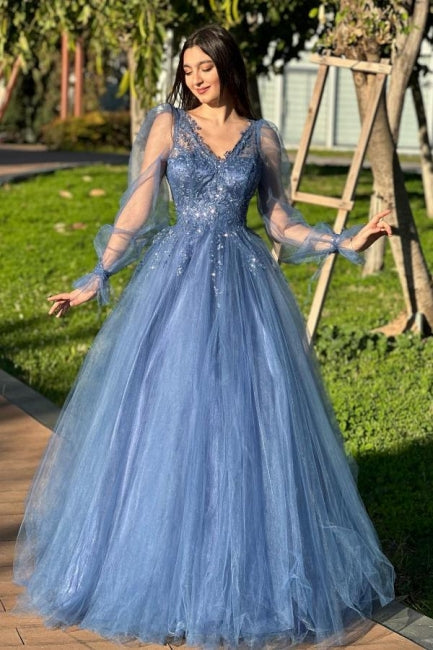 Designer-Ballkleid in A-Linie mit Tüll, V-Ausschnitt und langen Ärmeln und Applikationen