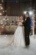 Vestidos de novia de diseñador con escote en V, sin mangas y corte A con encaje