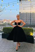 Vestido de fiesta negro corto de diseño, sin mangas y corte A