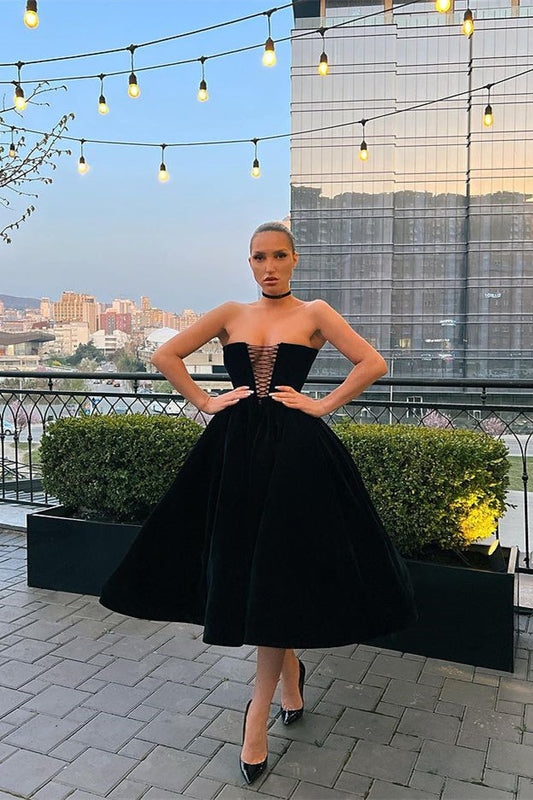 Kurzes, ärmelloses schwarzes Designer-Ballkleid in A-Linie