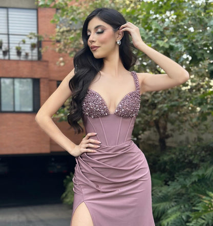 Designer-Säulen-Ballkleid aus Satin mit schulterfreien Ärmeln und Schlitz vorne