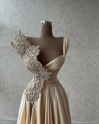 Vestidos de fiesta elegantes de diseñador sin mangas con corte A, largos y brillantes.