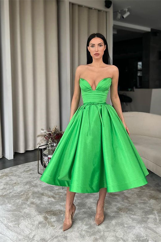 Vestido de fiesta corto de diseño verde con escote en forma de A y escote en forma de corazón