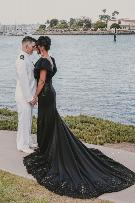 Vestidos de novia de diseño con joya de diseñador, sin mangas, corte sirena, de satén, con abertura y encaje