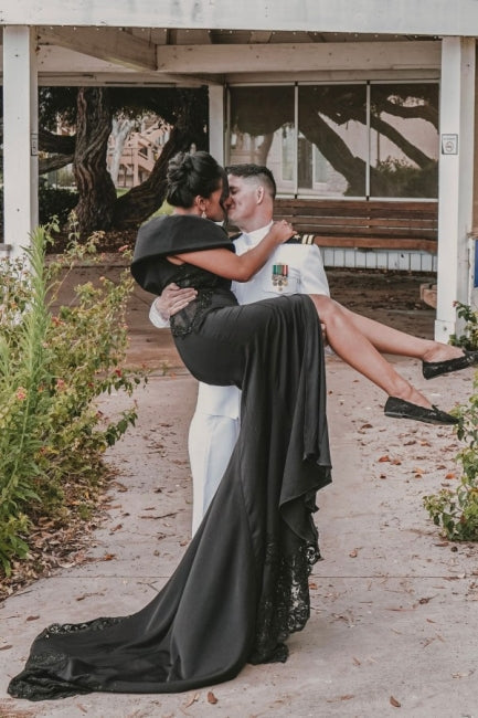 Vestidos de novia de diseño con joya de diseñador, sin mangas, corte sirena, de satén, con abertura y encaje