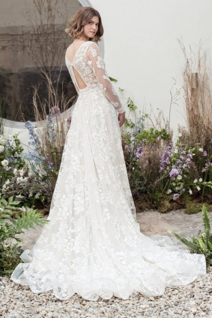 Vestidos de novia de diseñador con escote en V, encaje y mangas largas