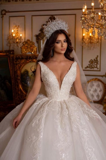 Vestido de novia largo de diseñador con escote en V, sin mangas, apliques y encaje