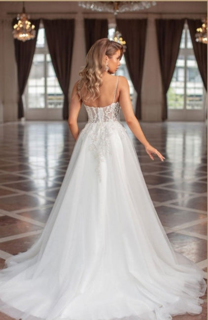 Vestidos de novia de diseñador con escote en V, tul, sin mangas y encaje