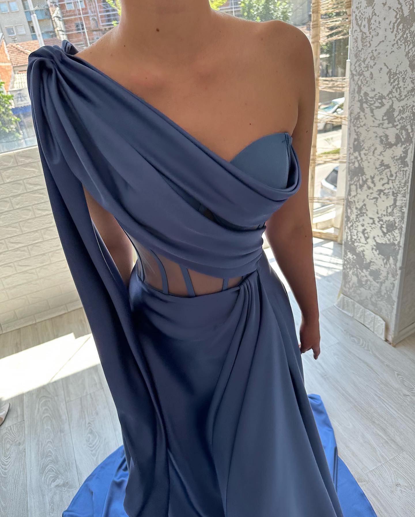Vestido de fiesta largo azul de diseñador con corte en A, un hombro sin mangas