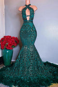 Vestido de fiesta largo de encaje verde oscuro con cuello halter y sin mangas de diseñador