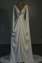 Vestido de novia largo de satén color marfil con escote en V y corte A de diseñador con mangas largas