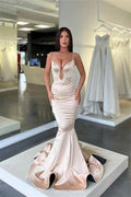 Vestido de fiesta de satén sin mangas con tirantes finos y corte sirena de diseñador