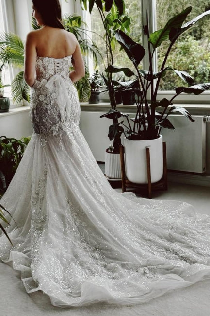 Vestido de novia de diseño largo de sirena sin tirantes, con encaje y lentejuelas, y cola