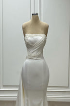 Vestido de novia de diseño sirena de satén sin tirantes, sin mangas, color marfil, con cuentas