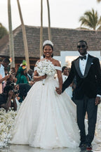 Vestidos de novia de diseño estilo princesa, corte A, hombros descubiertos y encaje