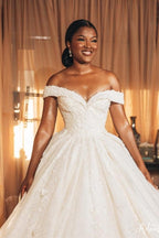 Vestidos de novia de diseño estilo princesa, corte A, hombros descubiertos y encaje