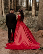 Vestidos de novia de diseñador en rojo, corte A, sin mangas y con encaje