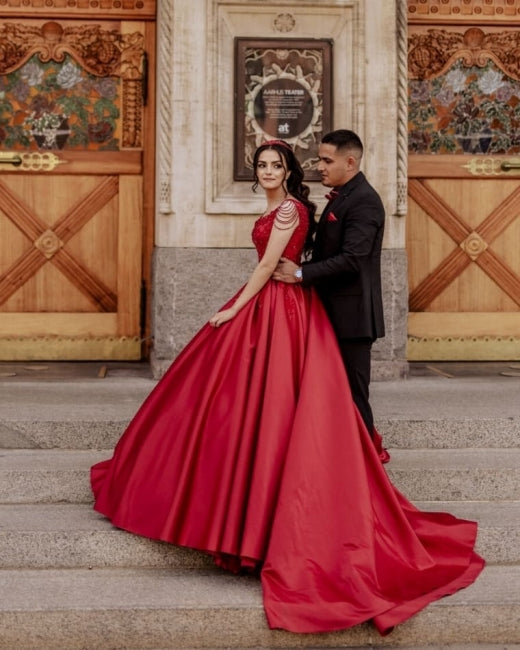 Vestidos de novia de diseñador en rojo, corte A, sin mangas y con encaje