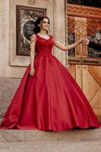 Vestidos de novia de diseñador en rojo, corte A, sin mangas y con encaje