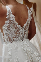 Vestidos de novia de diseño sencillos con escote en V y corte A con encaje