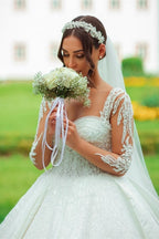 Vestidos de novia largos de satén blanco con escote corazón y mangas largas