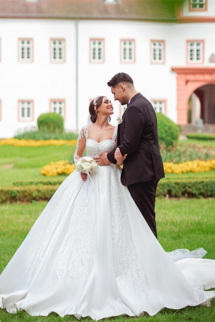 Vestidos de novia largos de satén blanco con escote corazón y mangas largas