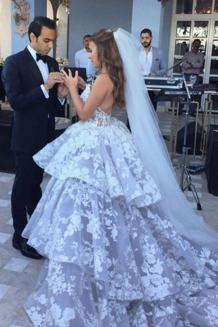 Vestidos de novia de tul con escote corazón, sin mangas y encaje