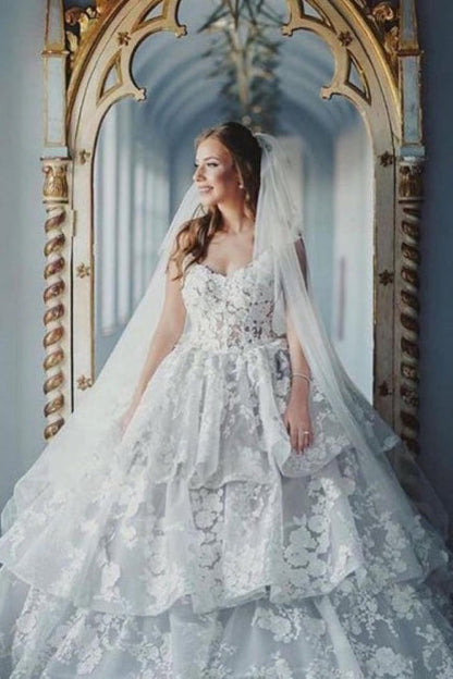 Dignified Sweetheart Sleeveless Ball Gown Tulle Wedding Dresses with Lace