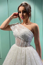 Vestidos de novia con un hombro descubierto, largos y elegantes de encaje transparente