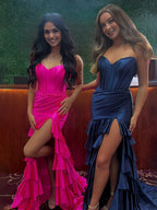 Diya | Vestido de fiesta largo de satén con volantes y escote sirena, sin tirantes y abertura