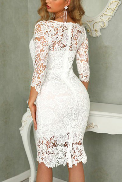 Schickes Elfenbein-Heimkehrkleid mit langen Ärmeln und knielangem Spitzendekolleté 
