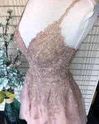 Vestido de fiesta de tul color rubor polvoriento con tirantes finos, escote en V y corte A PD359