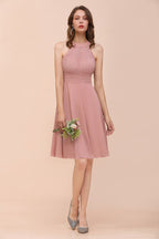 Vestido de dama de honor de gasa con cuello halter, color rosa polvoriento, hasta la rodilla
