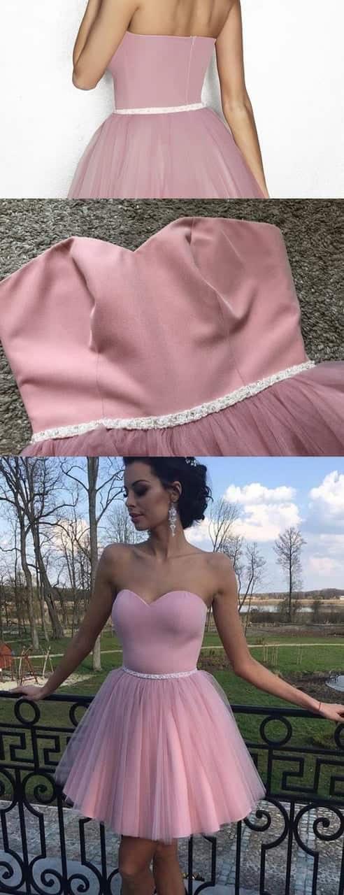Vestidos de fiesta de tul rosa empolvado con escote corazón, sin tirantes y fajín de cuentas PD341