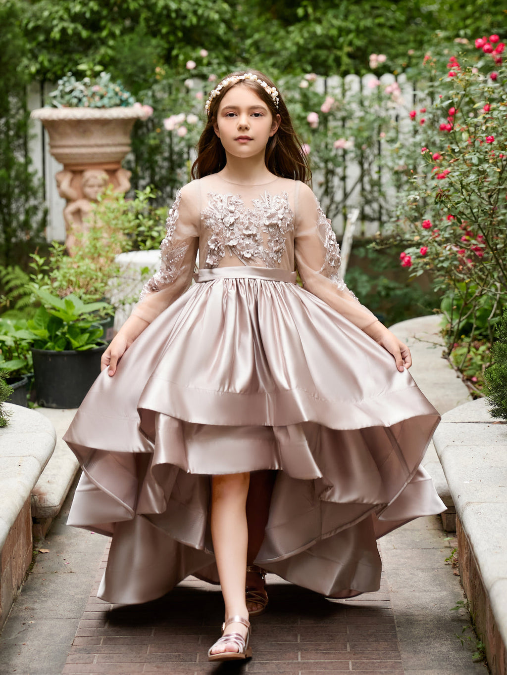 Vestido de niña de las flores asimétrico de satén con corte A
