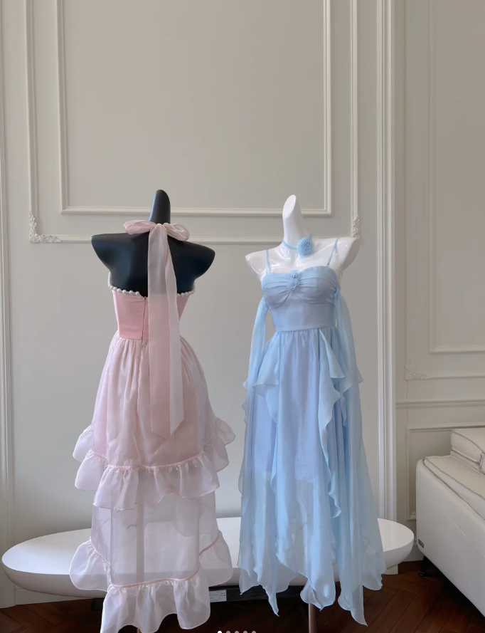 Vestido de fiesta sencillo de gasa con tirantes finos en azul Y8581