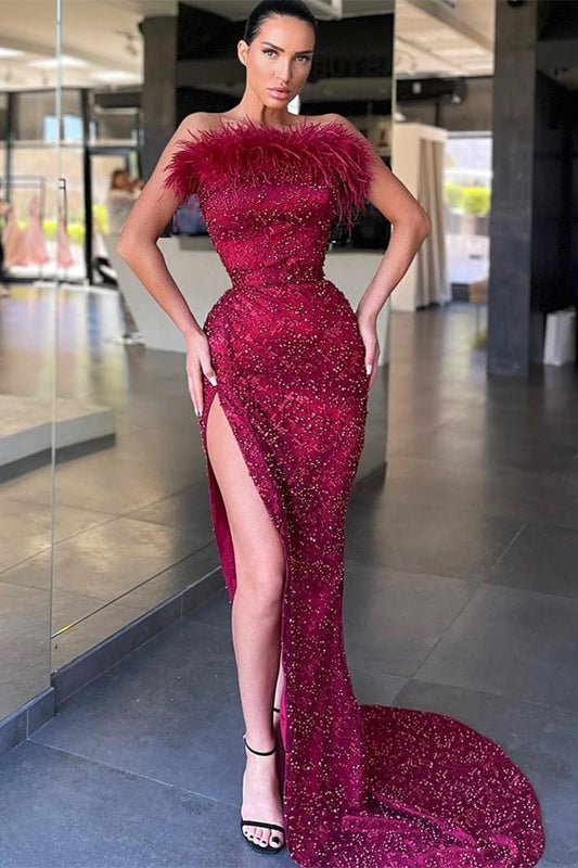Trägerloses, ärmelloses, langes Meerjungfrauen-Ballkleid mit Perlen und Schlitz