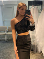 Vestido de fiesta largo negro de dos piezas con escote sirena y un solo hombro de satén